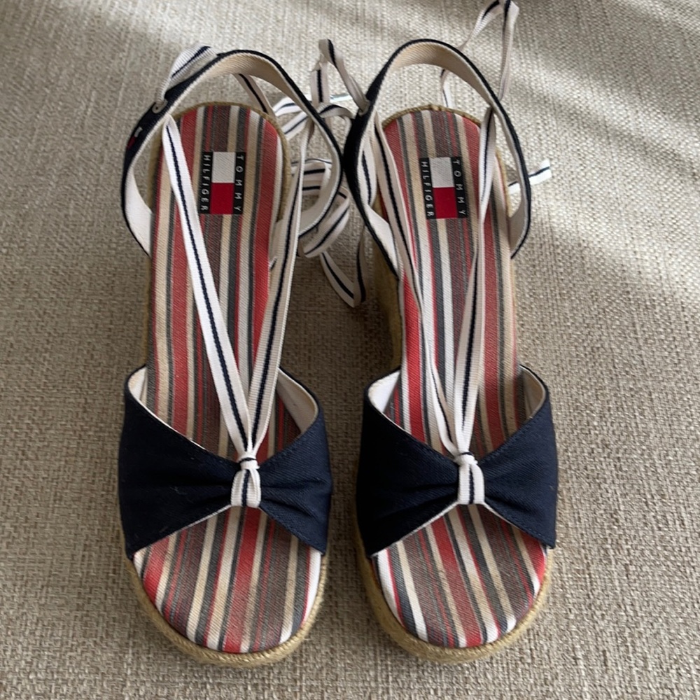 Tie up wedges. Size 8.5